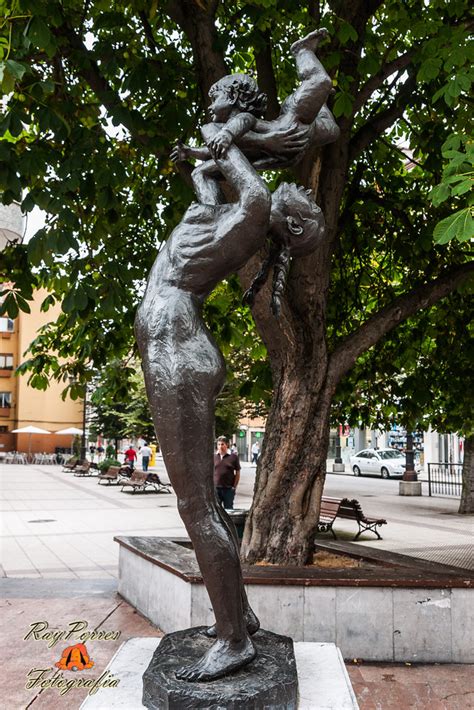 Escultura Vida De Luis Sanguino En La Plaza Donantes De Flickr