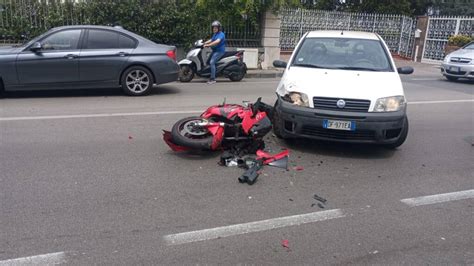 Castellammare Scontro Tra Auto E Scooter In Via Panoramica