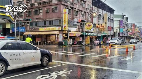 快訊／雨彈炸高雄！鳳山驚傳路面坍塌 現場交通管制疏導中