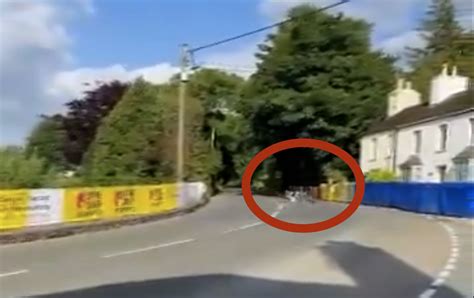 Video Massive And Scary Crash Of Peter Hickman In The Last Day Of Isle