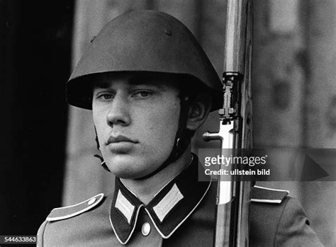 Militarismus Photos and Premium High Res Pictures - Getty Images