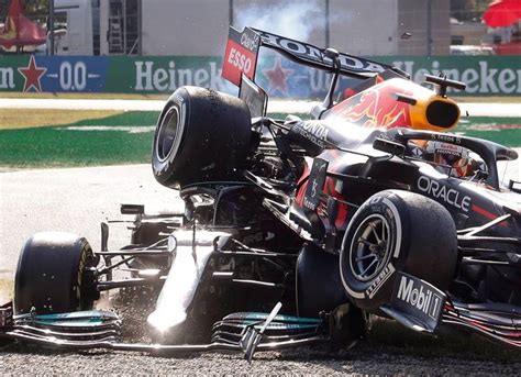 En Video El Impactante Choque Entre Lewis Hamilton Y Max Verstappen