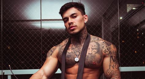 Atuando na indústria do po ô gay ator garante ser hétero Só me relaciono mulher