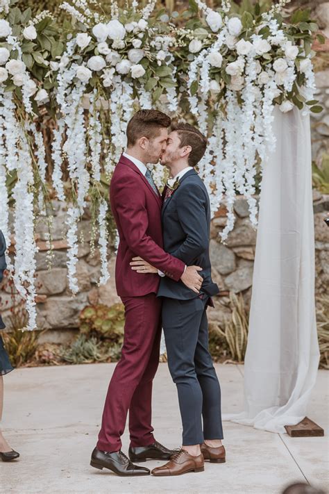 Florals Star In This Chic Laguna Beach Wedding | Junebug Weddings