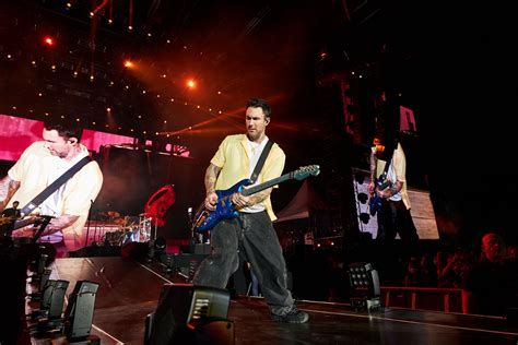 Bangkok Post Maroon 5 Works Their Magic At Their First Stadium Show