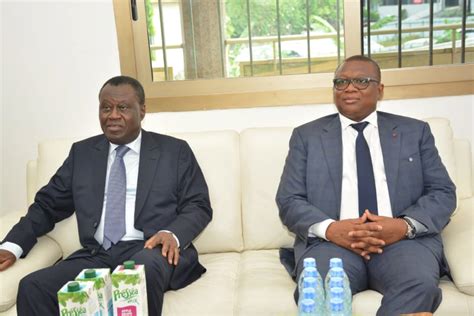 Visite Du Ministre Amadou Coulibaly Dans Les Locaux De La Radio De La