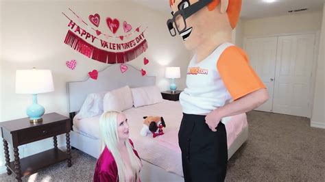 Naomi Ryder Naomi Ryder Gets A Big Hard Surprise From Porn Dude