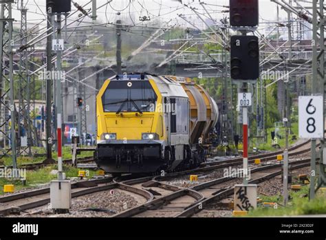 Voith Maxima 40CC Arbeitszug Bei Der Durchfahrt Durch Den Bahnhof