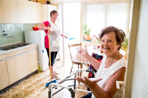 L Aide ménagère à domicile pour les personnes âgées ou handicapées