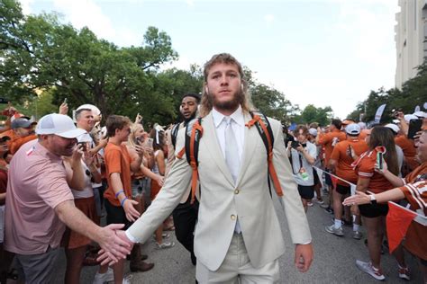 Texas Football Qb Quinn Ewers Leaves Alabama Game With Apparent