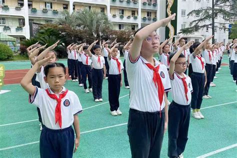 红旗冉冉扬国威，大宁路小学开展爱国主题教育活动视觉 文汇网