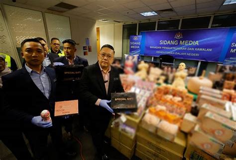 KDN Rampas Alat Permainan Seks Bernilai RM115 000 Astro Awani