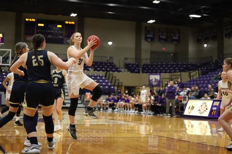 Umhb Womens Basketball Earns Marquee Win At No 14 Etbu In Thrilling