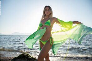 Featuring Shaky Shaky Photodromm Porn Pic