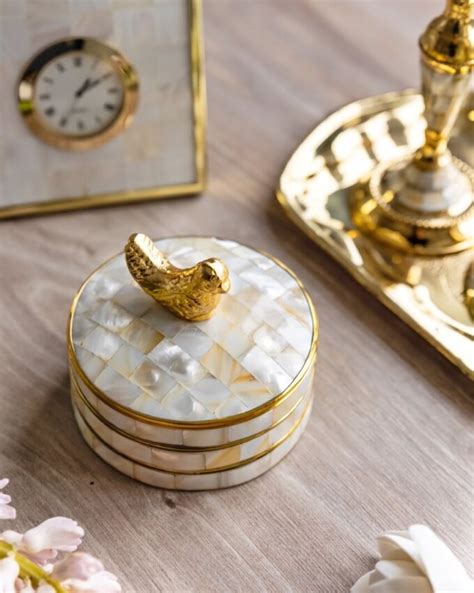 Перламутровая шкатулка с птичкой – в стильном интернет-магазине DECORAHOLIC
