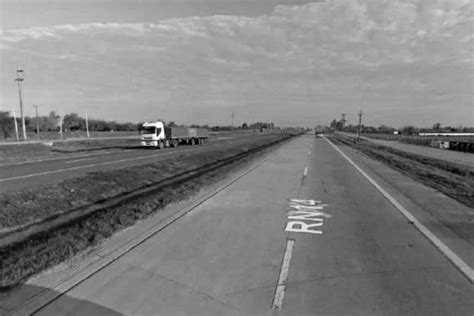 Perdió el control del auto en la Autovía Artigas despistó y terminó