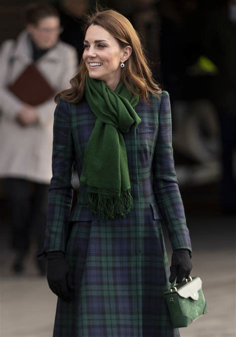 PHOTOS Quand Kate Middleton recycle encore son manteau écossais Gala