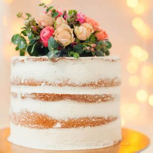 Na którym zdjęciu widoczny jest tak zwany naked cake Dekorowanie