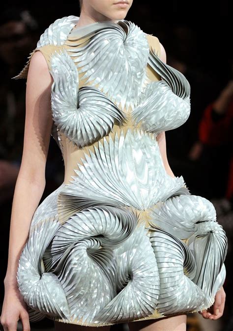 Iris Van Herpen Fall 2012 Iris Van Herpen Sculptural Fashion