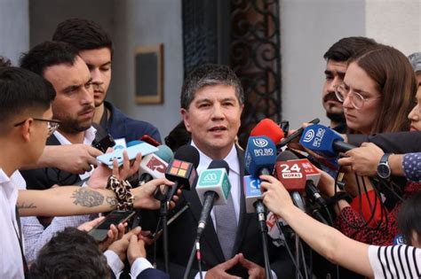 Gobierno mantiene en vilo continuidad de Sergio Muñoz al mando de la