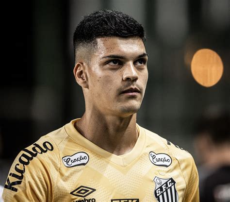 Gabriel Brazão - Gabriel Brazão emociona a torcida do Santos e revela drama familiar