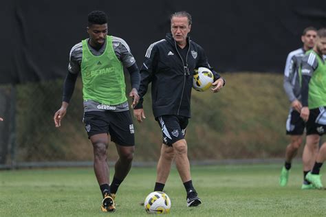 Cuca Volta A Comparar Galo De 2021 O De Hoje E Deixa Torcida