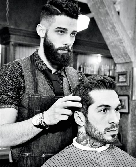 Stylists explain what the highlights hair men process looks like 3