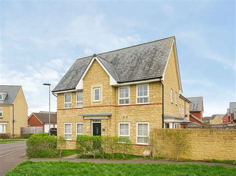 3 Bed Detached House For Sale In Rosemary Way Melksham Sn12 £335 000