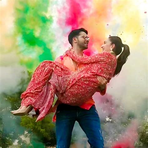 Varun Dhawan Lifts Kiara Advani As They Colour Ahmedabad Pretty At