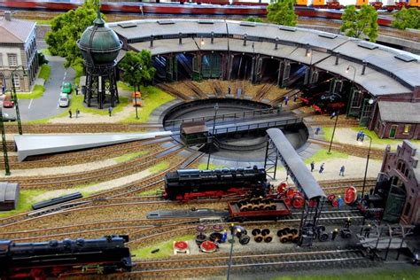 31 best HO Scale Turntable Layout images on Pinterest | Model trains ...