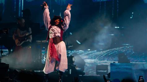 SZA concert review: SOS Tour was a triumph in Phoenix concert