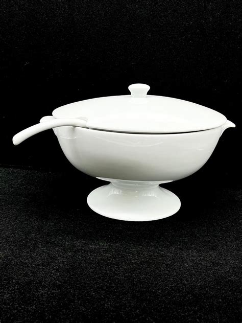 Pottery Barn Great White Oval Soup Tureen With Ladle And Lid