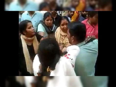 Karva Chauth 2022 Ghaziabad Viral Video Wife Beat Husband And