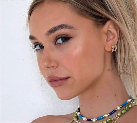 Alexis Ren Nude Leaked Pics And Snapchat Private Porn