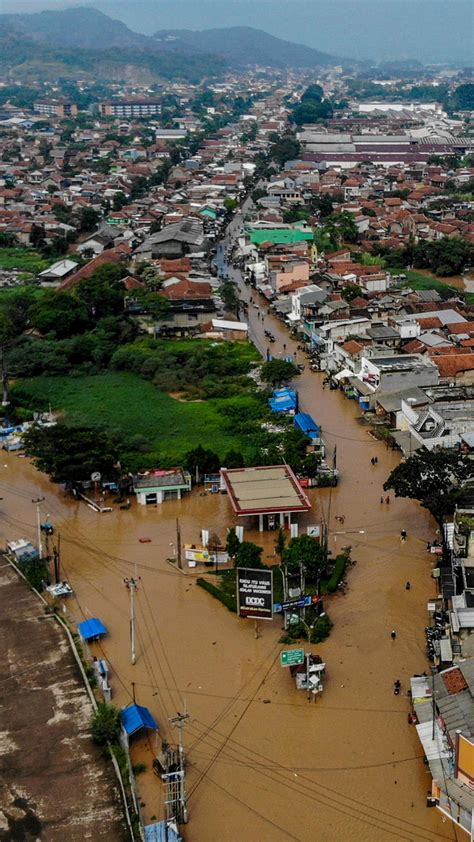 Foto Kecamatan Di Kabupaten Bandung Banjir Akibat Luapan Sungai