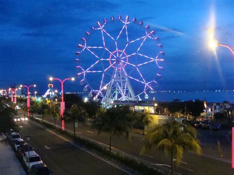 Mall Of Asia Ferris Wheel