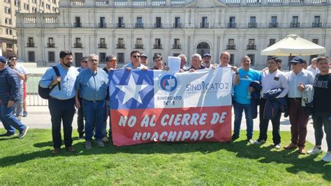 Es Un Acto De Justicia Trabajadores Entregan Carta A Presidente