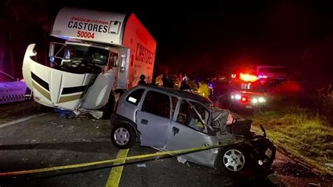 Reportan choque de vehículos en Michoacán hay saldo de tres muertos