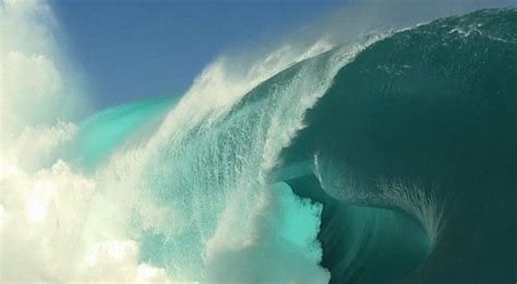 Video Surfista Italiano Travolto Da Onda Gigante Il Pallonaro