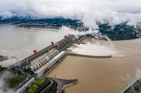 中国暴雨预警持续 南方多地降雨量破纪录 ＊ 阿波罗新闻网