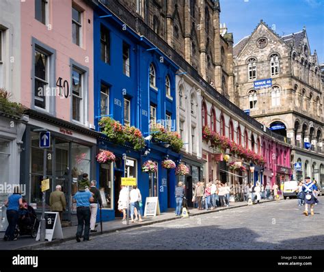 Victoria Street in the Grassmarket area of Edinburgh's Old Town, City ...