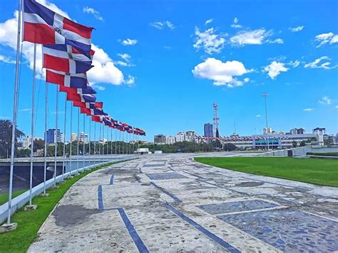 Plaza de la Bandera (the Flag Square), Santo Domingo - Explanders