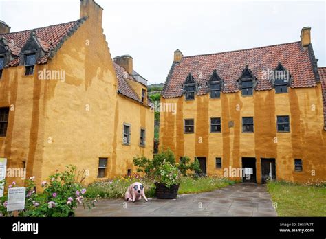 Culross Palace and Gardens in Culross, Scotland Stock Photo - Alamy