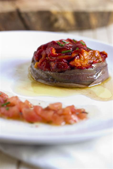 Pimientos Asados Y Anchoas Yerbabuena En La Cocina