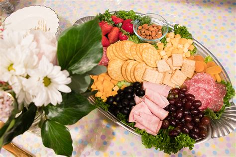 Simple Crudites Party Platter {Delish} - TINSELBOX