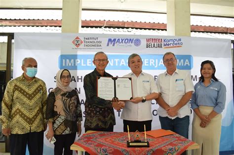 Implementasi Kerjasama Serah Terima Alat Laboratorium Dari PT Maxon