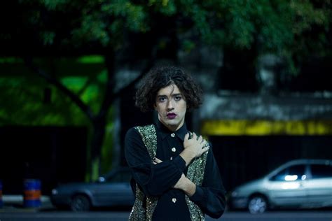 El baile erótico durante una manifestación de la comunidad gay por el