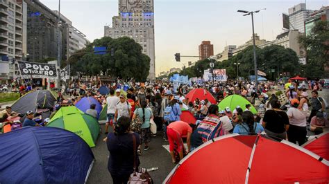 Organizaciones Piqueteras Se Concentran En La 9 De Julio Y Prometen