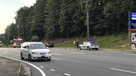 2 Car Wreck On Forsyth In Macon