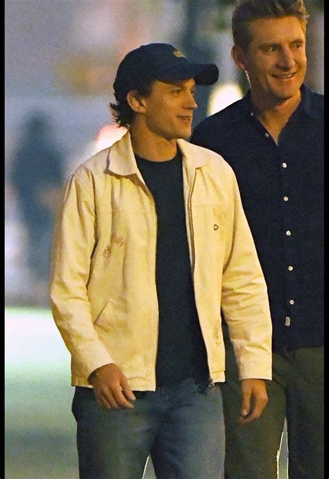 Photo Tom Holland Va D Ner Avec Des Amis Au Restaurant Il Buco